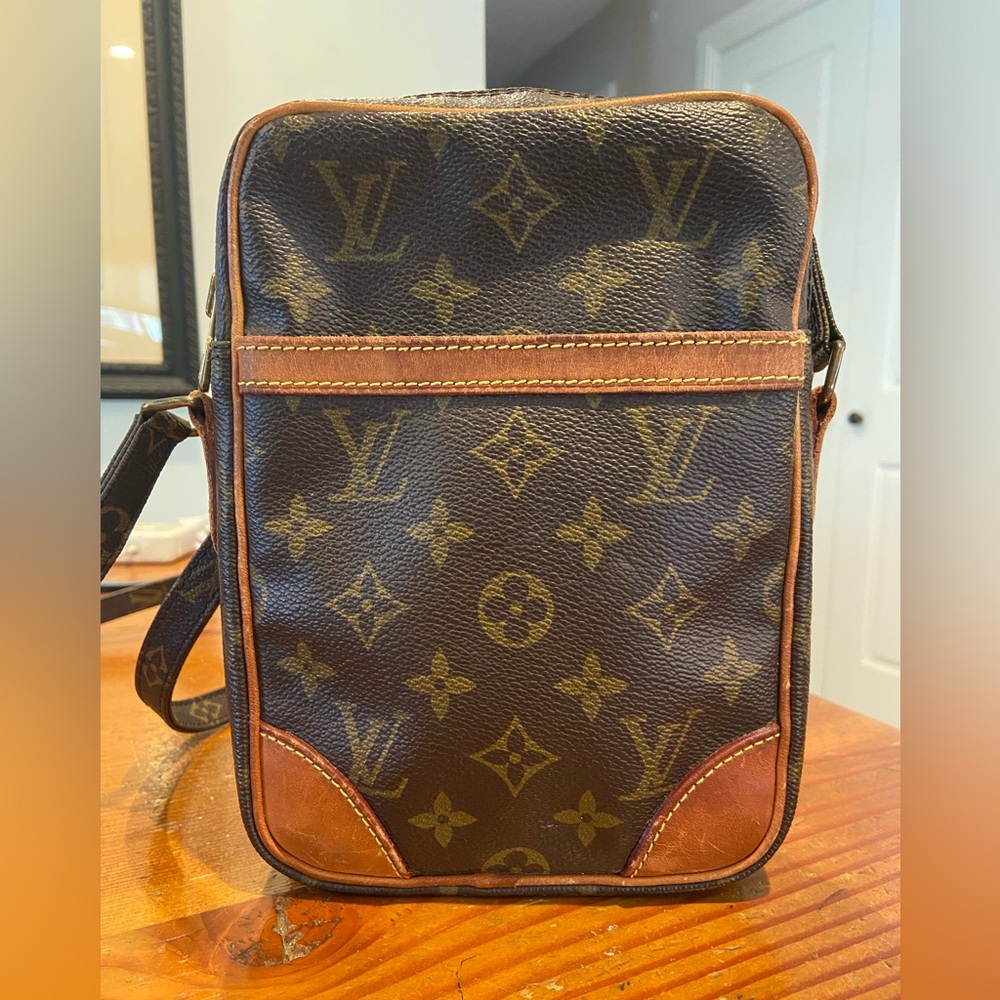 Louis Vuitton Danube Monogram Crossbody
9001SL
